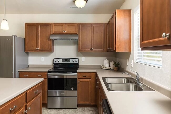 Photo - Large Newer Colonial for Lease in Fowlerville Schools