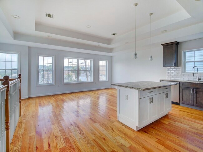 Photo - 8907 Grand Ave