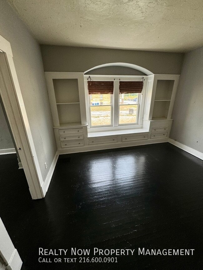 Photo - 8901 St Clair Ave. Unidad 2