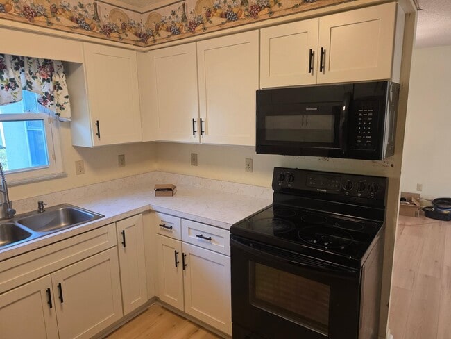 Photo - 481 Emerald Rd