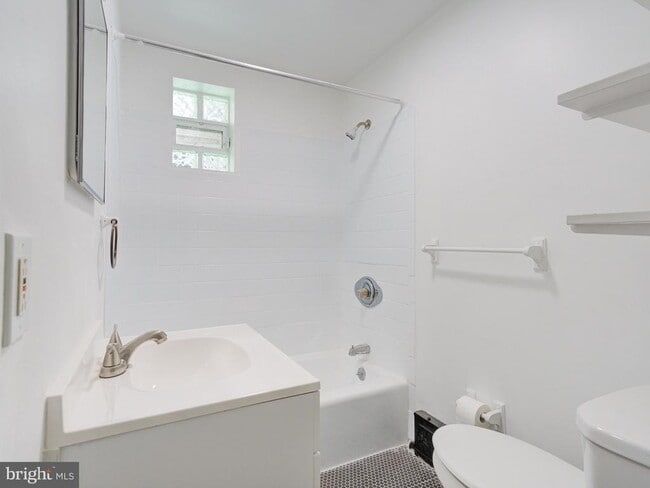 Photo - 262 W Apsley St