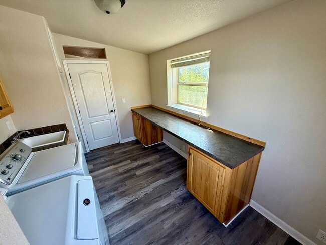 Photo - Stunning 3Bedroom 2Bath Clearwater Riverfront Home with Shop
