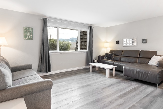 Photo - 1019 2nd St W