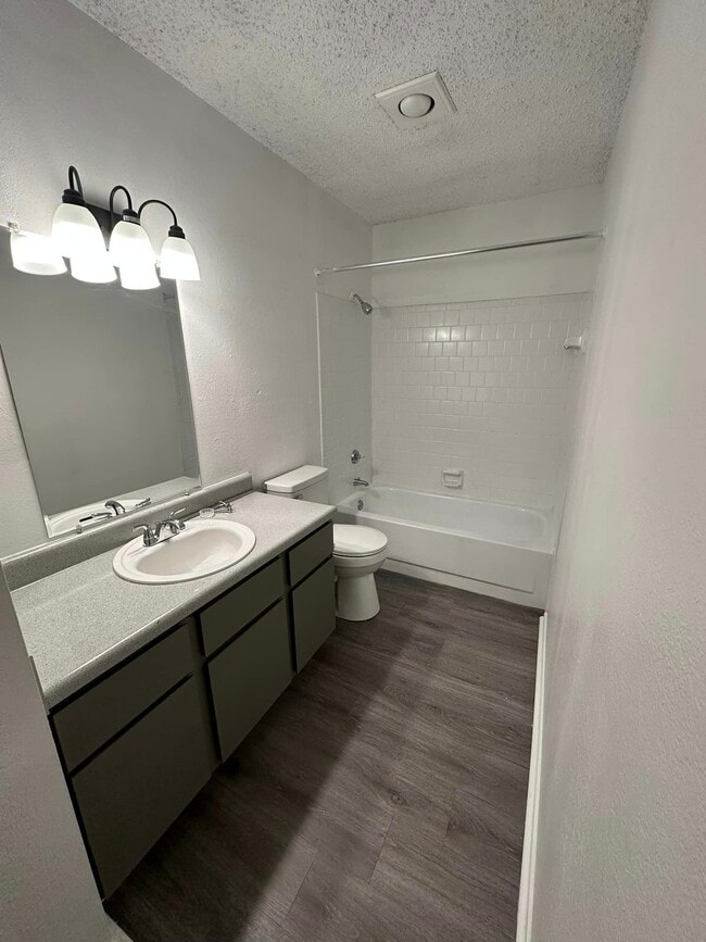 Glen Oaks Apartments