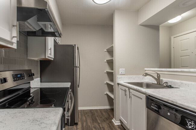 1 BR, 1 BA - 660 SF - Raintree Apartments