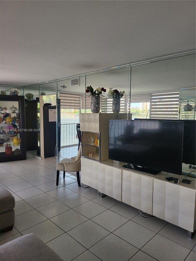 Photo - 290 174th St Unidad M19