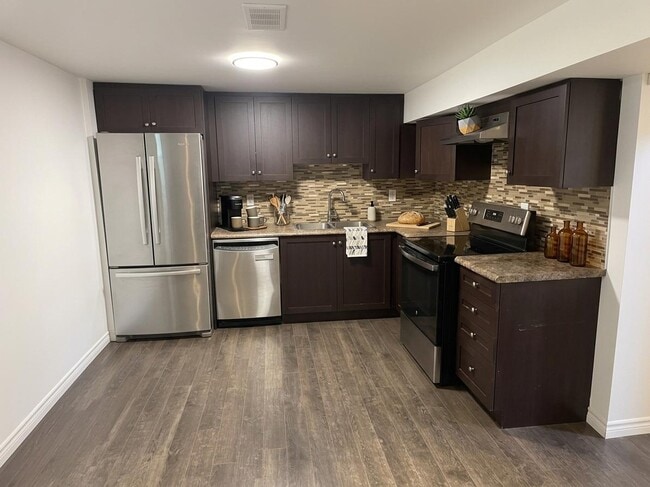 Building Photo - 2 Bedroom Lower Level With In Suite Laundry East Mountain Unit 2