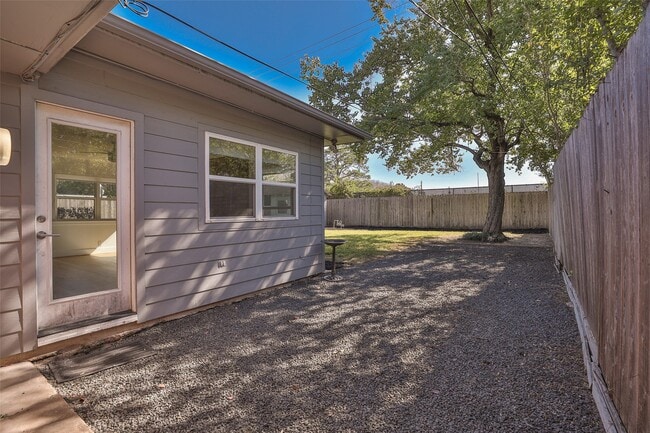 Building Photo - 4613 Libbey Dr