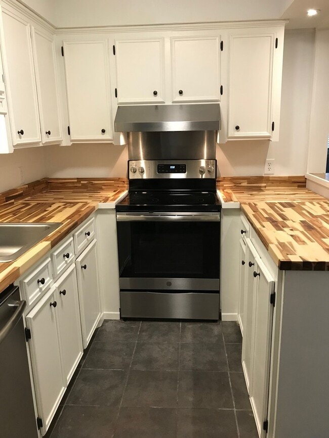 Photo - 117W-117 Wentworth Street Unit A