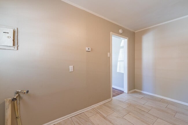 Photo - 1677 Echles St