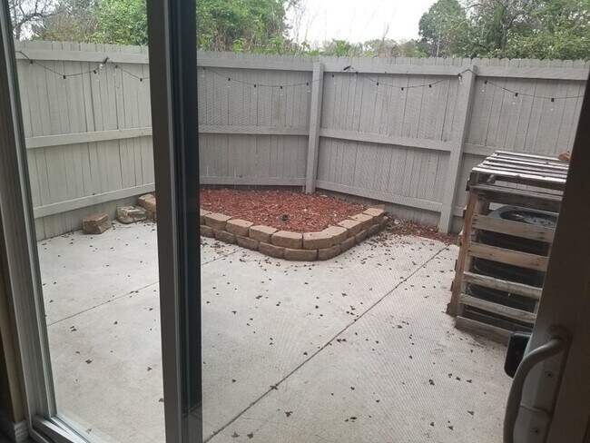 Photo - 8783 Yukon St