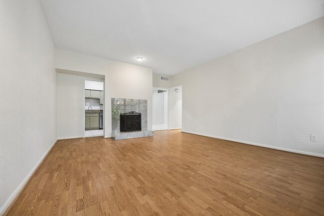 Photo - 2100 Tanglewilde St Unit 529