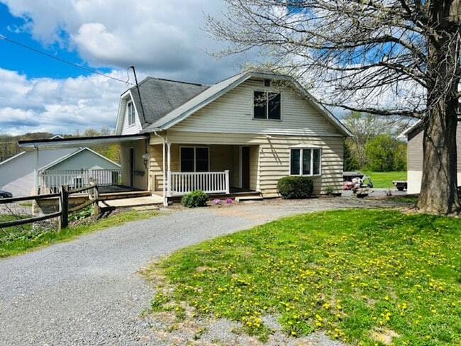 Building Photo - Charming Cape