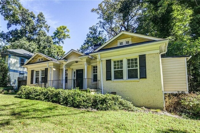 Photo - 483 Burlington Rd NE