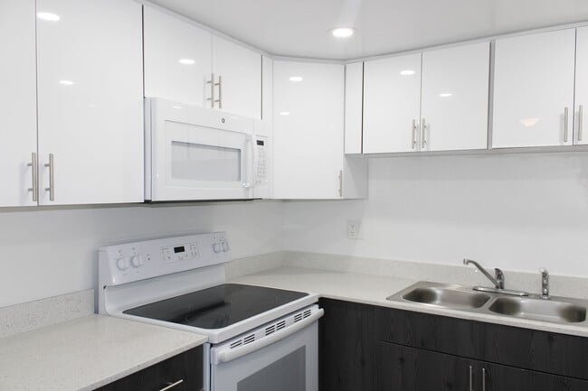 Pompano Palms Apartments