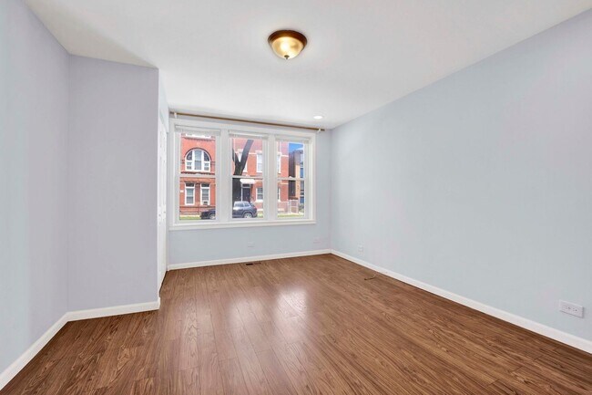 Photo - 465 W 27th St House