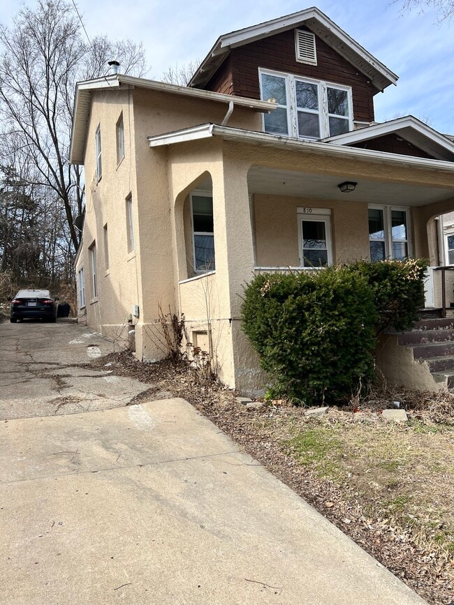 Driveway - 810 E McCarty St