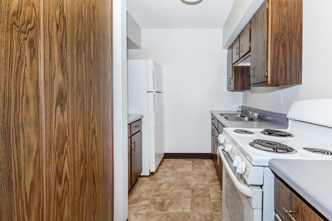 Photo - Summit at Elm Street Apartments