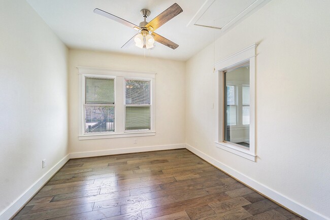 Photo - 2821 Morrison St