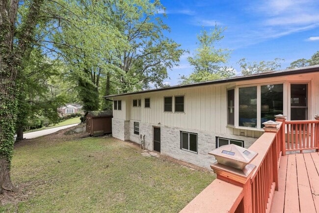 Photo - 989 Rudolph St
