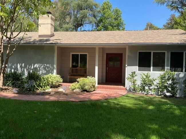 Photo - La Cañada Schools-  Family Home - Natural Hardwood, 2 car attached garage, Central A/C, New Appli...