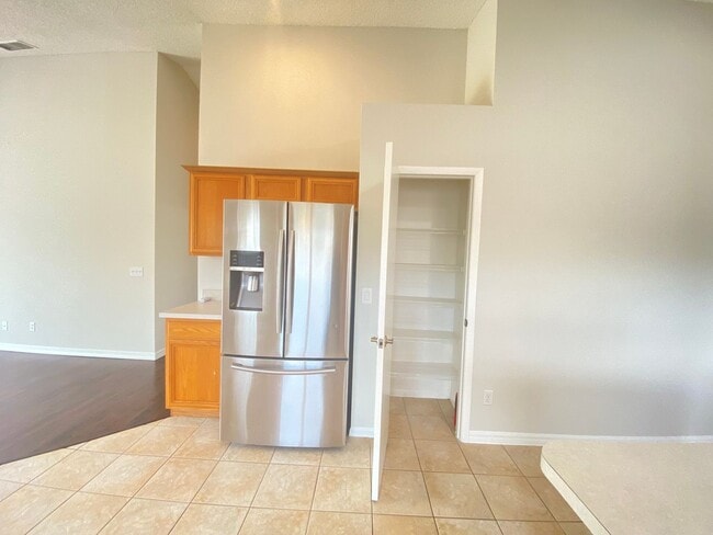 Photo - Lake Mary!  Ready to Move in!! Spacious 4/...
