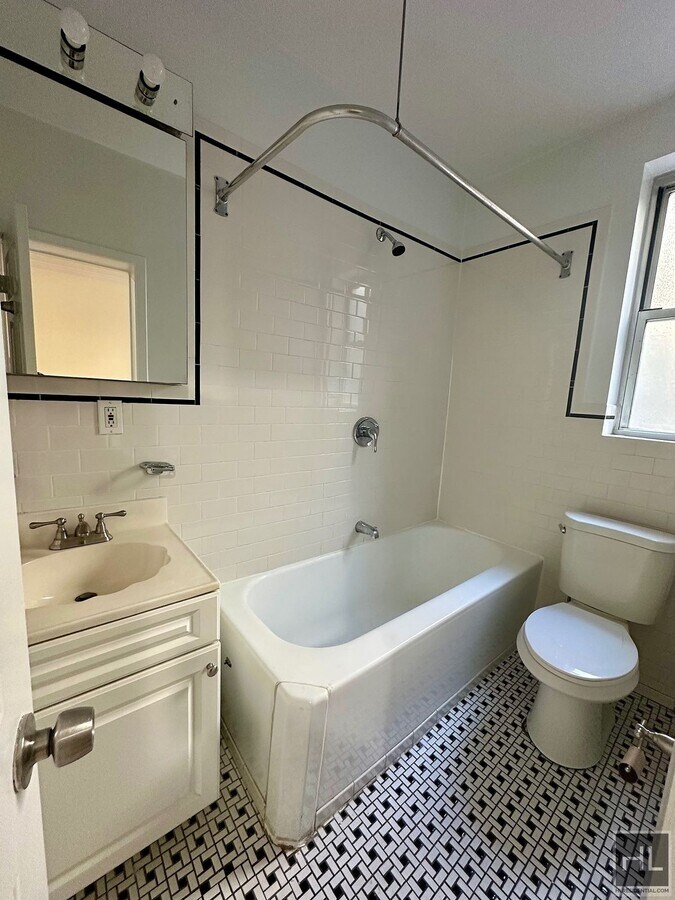 Photo - WEST 13 STREET Unidad 35