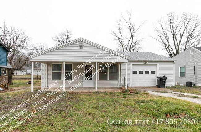 Building Photo - 1611 W Belmont St