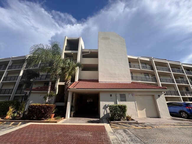 Building Photo - 115 Lake Emerald Dr Unit 410