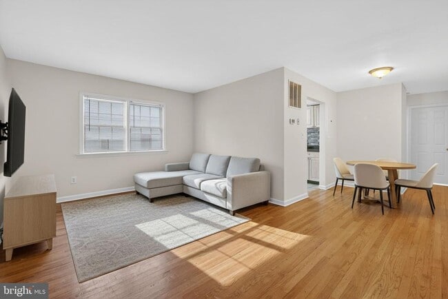 Photo - 415 N West St Unidad 6