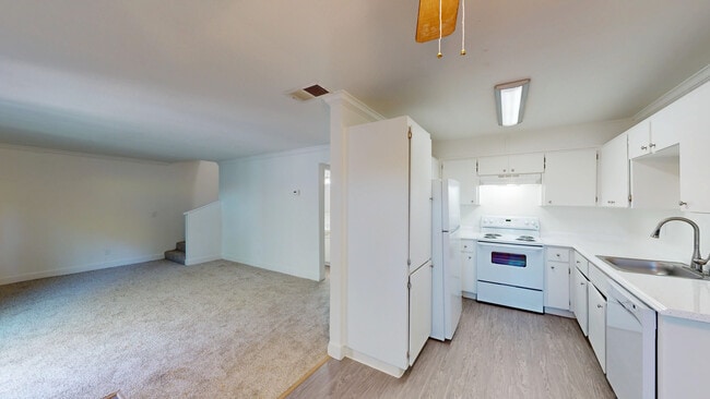 Photo - 390 Alameda del Prado