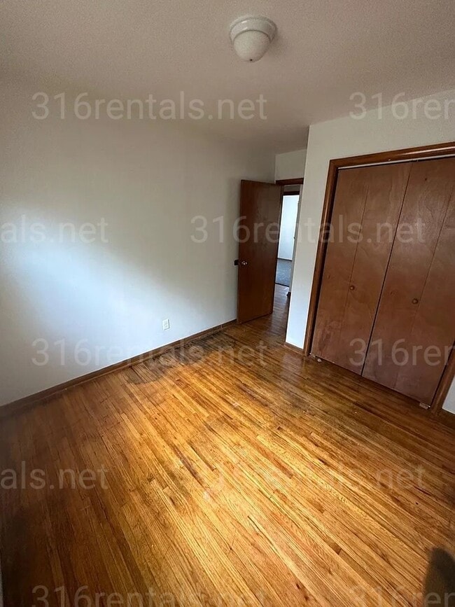 Photo - $1,025 - 4 bedroom / 1 bathroom - Single F...