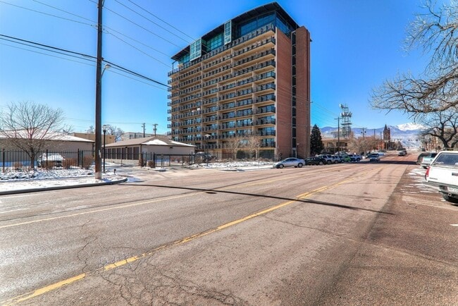 Building Photo - Fully Furnished Penthouse in Citywalk Down...