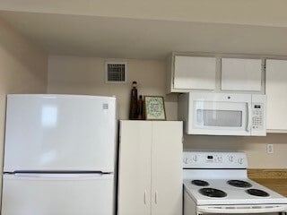 Building Photo - 913 Atchison St