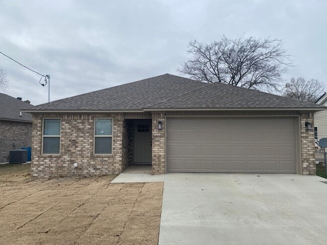 Building Photo - 2011 Maurice St