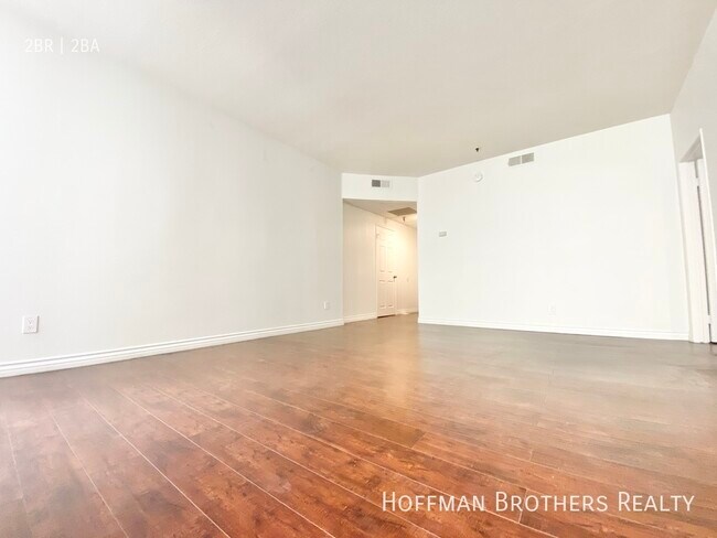 Photo - 125 N Doheny Dr Unit 208A