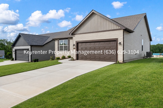 Photo - 825 Cedarwood Dr