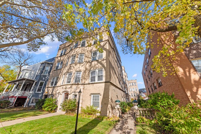 Building Photo - 1934 W Estes Ave Unit 34-2E