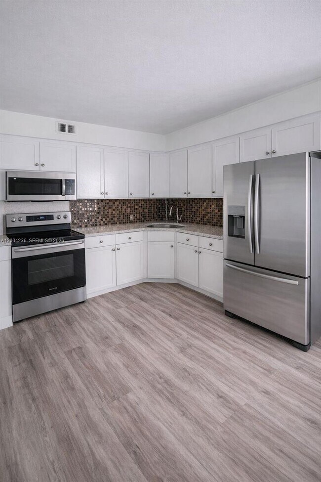 Photo - 1175 NE Miami Gardens Dr Unit 202