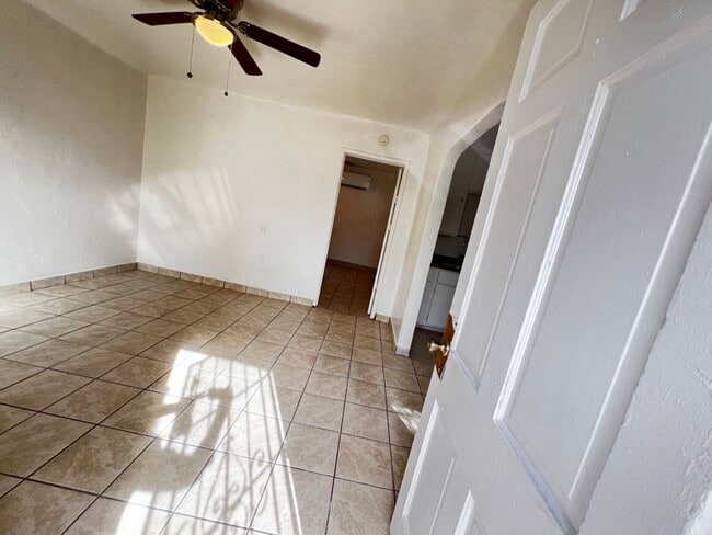 Building Photo - 563 S 1st Ave