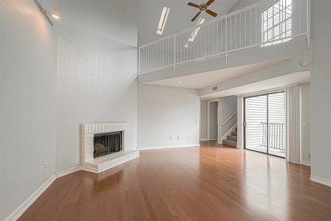 Building Photo - 9809 Richmond Ave Unit C8