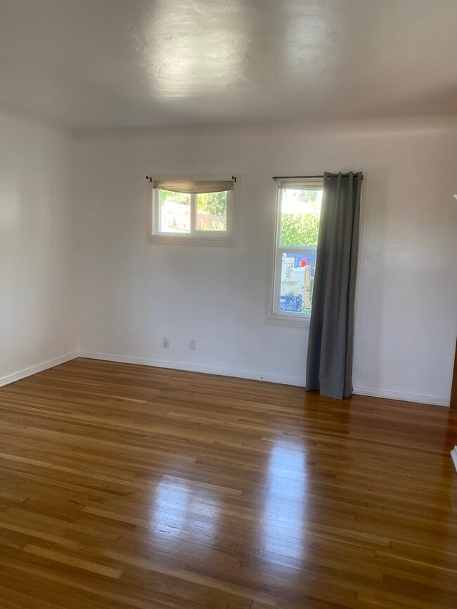 1577 Chickasaw Ave Unit Single