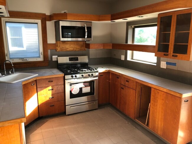 Kitchen - 4546 N Hermitage Ave Unit 2
