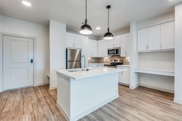 Building Photo - 624 N Lancaster Ave Unit 205