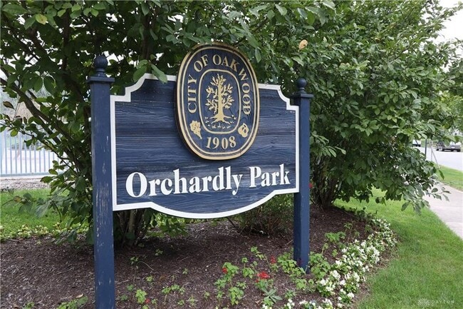 Half a block away! - 419 Orchard Dr Unit 1