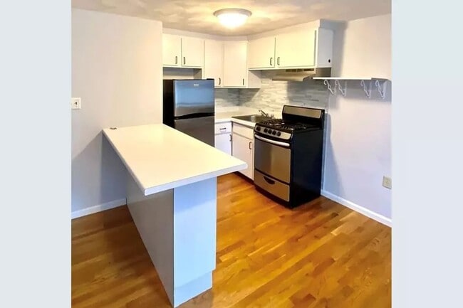 Building Photo - 145 Princeton)