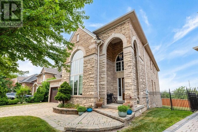 Photo - 2395 Lyndhurst Dr