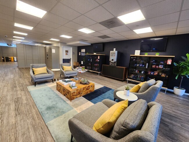 Photo - 9655 Woods Dr Unit 512