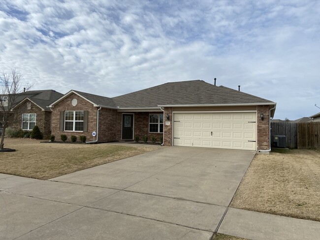 Photo - Call 405-456-0410 To Schedule Your Showing Now!