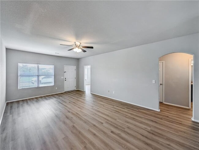 Photo - 848 NW Evans Cir